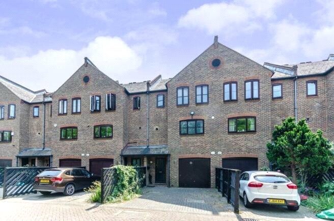 House Plymouth Wharf in Greater London