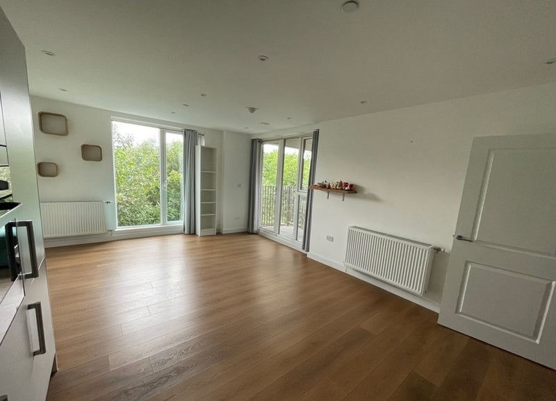 Flat Mahindra Way in Greater London
