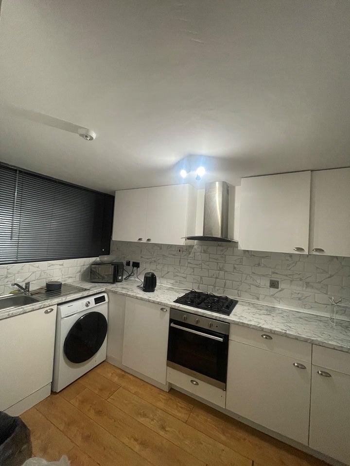 Room Brackendale Avenue in Basildon