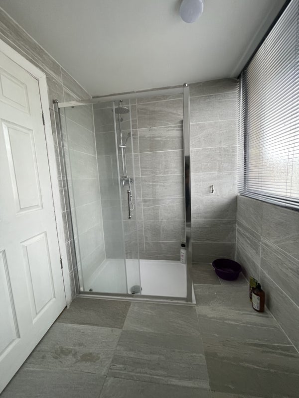 Room Brackendale Avenue in Basildon