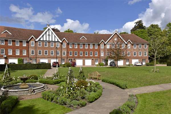 House Queens Acre in Windsor