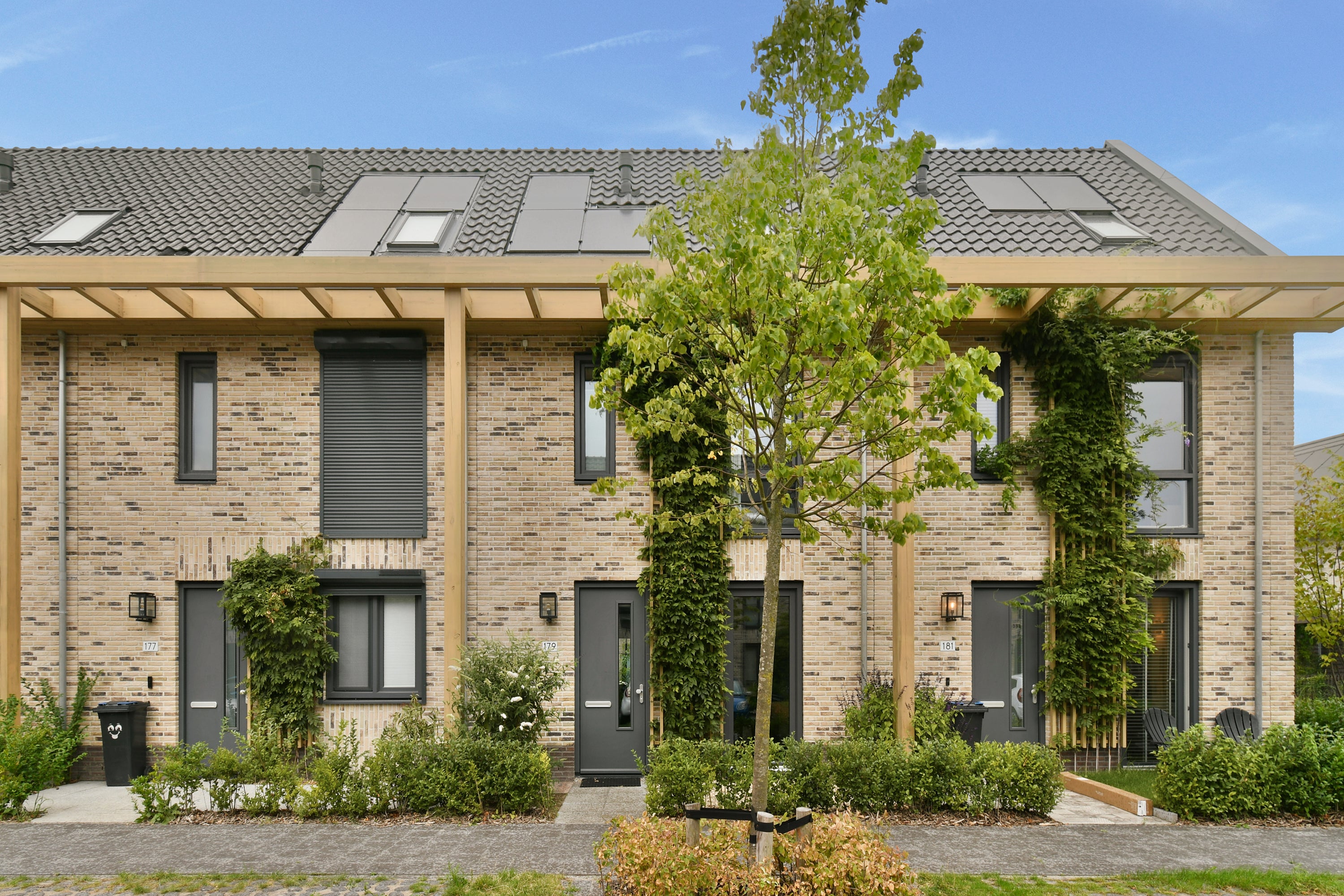 Tussenwoning te koop: Zwembaan 179, Vlaardingen