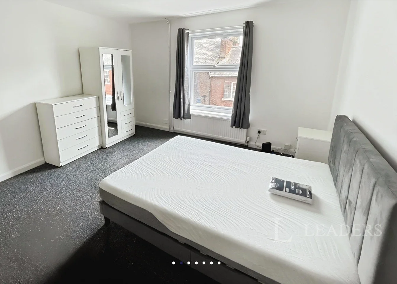 Room Wellington Street in Luton