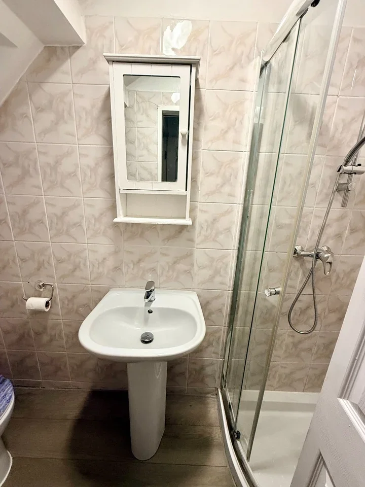 Room Broadlands Road in Greater London