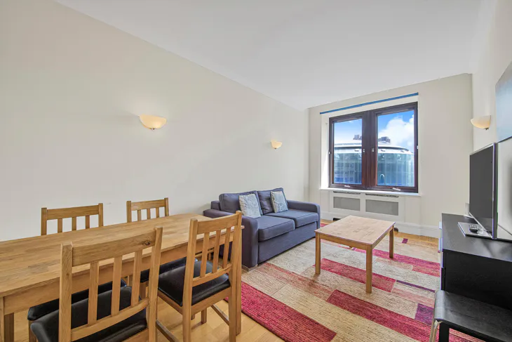 Flat Belvedere Road in Greater London