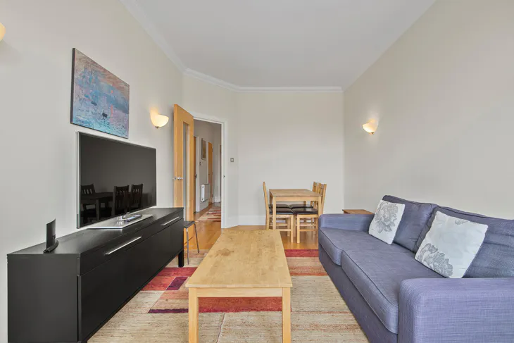 Flat Belvedere Road in Greater London