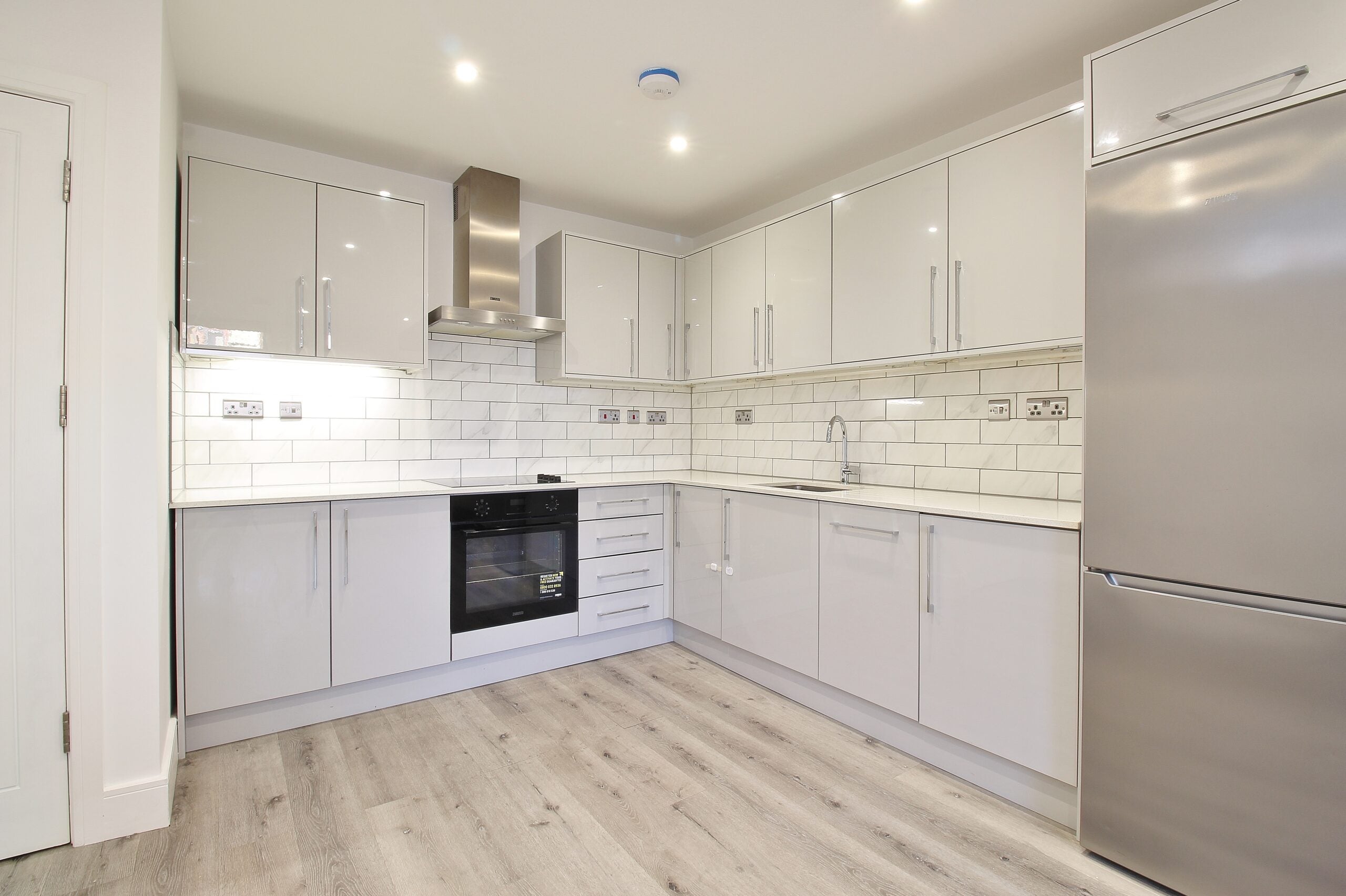 Flat Swan Street in Greater London