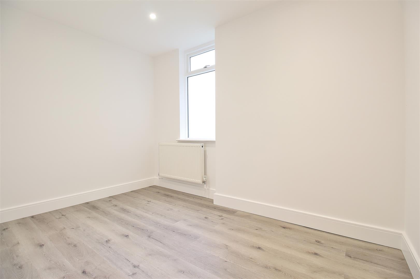 Flat Swan Street in Greater London