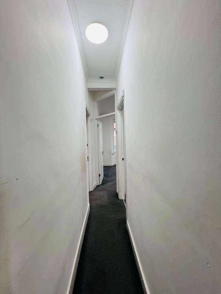 Flat Elgin Road in Greater London