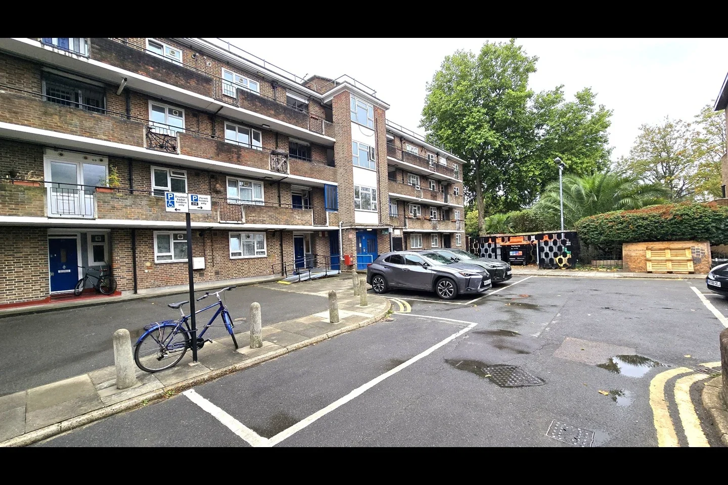 Flat Lordship Road in Greater London