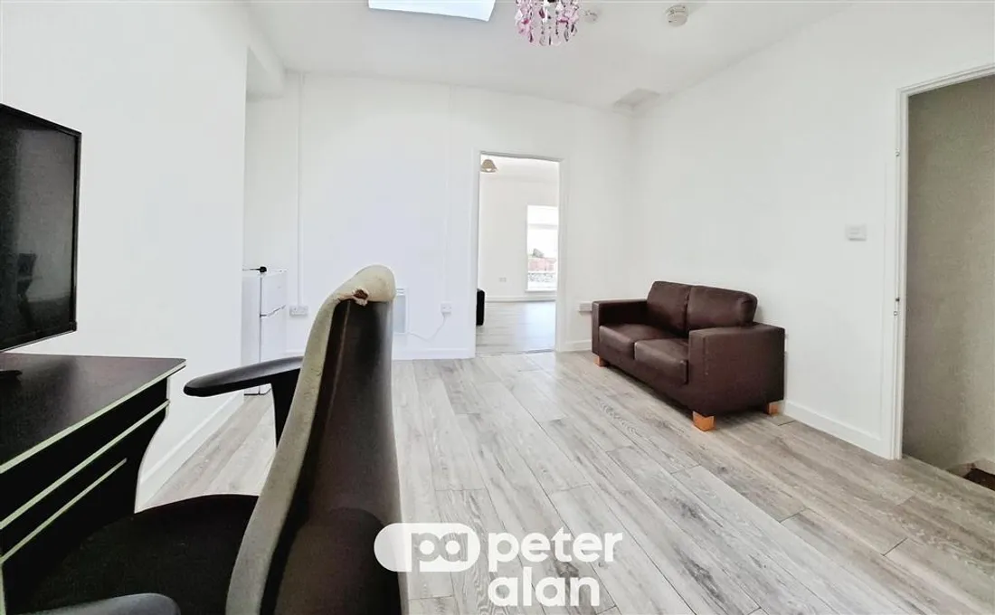 Flat Eversley Road in Swansea