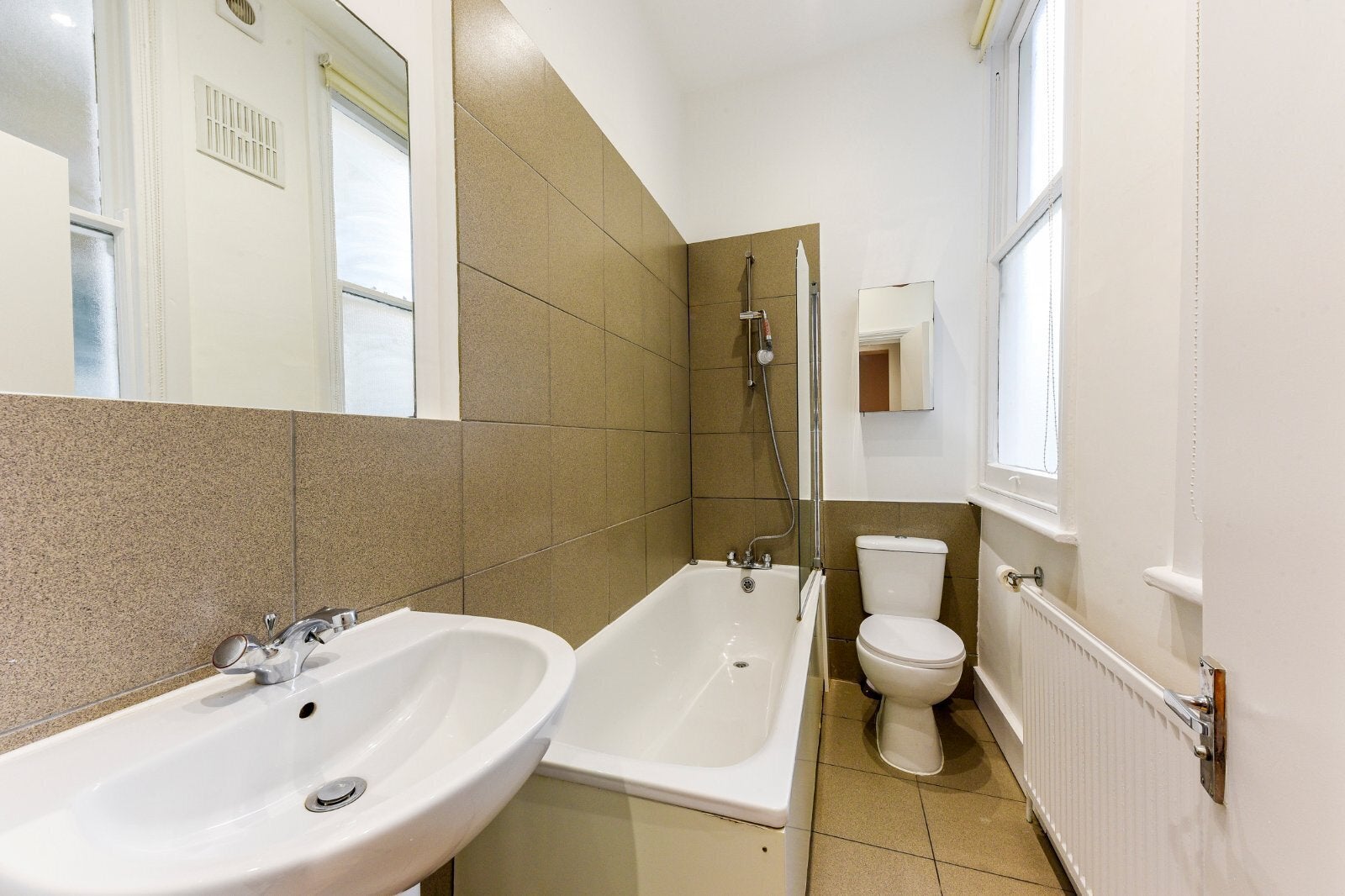 Flat Fordwych Road in Greater London