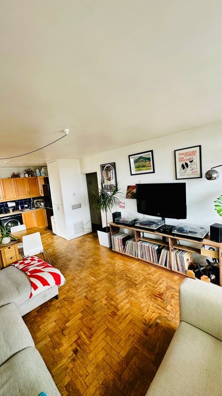 Room Daling Way in Greater London