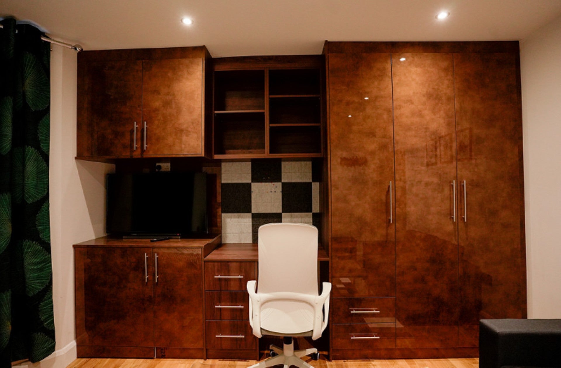 Room Bagshot Road in Borough of Runnymede