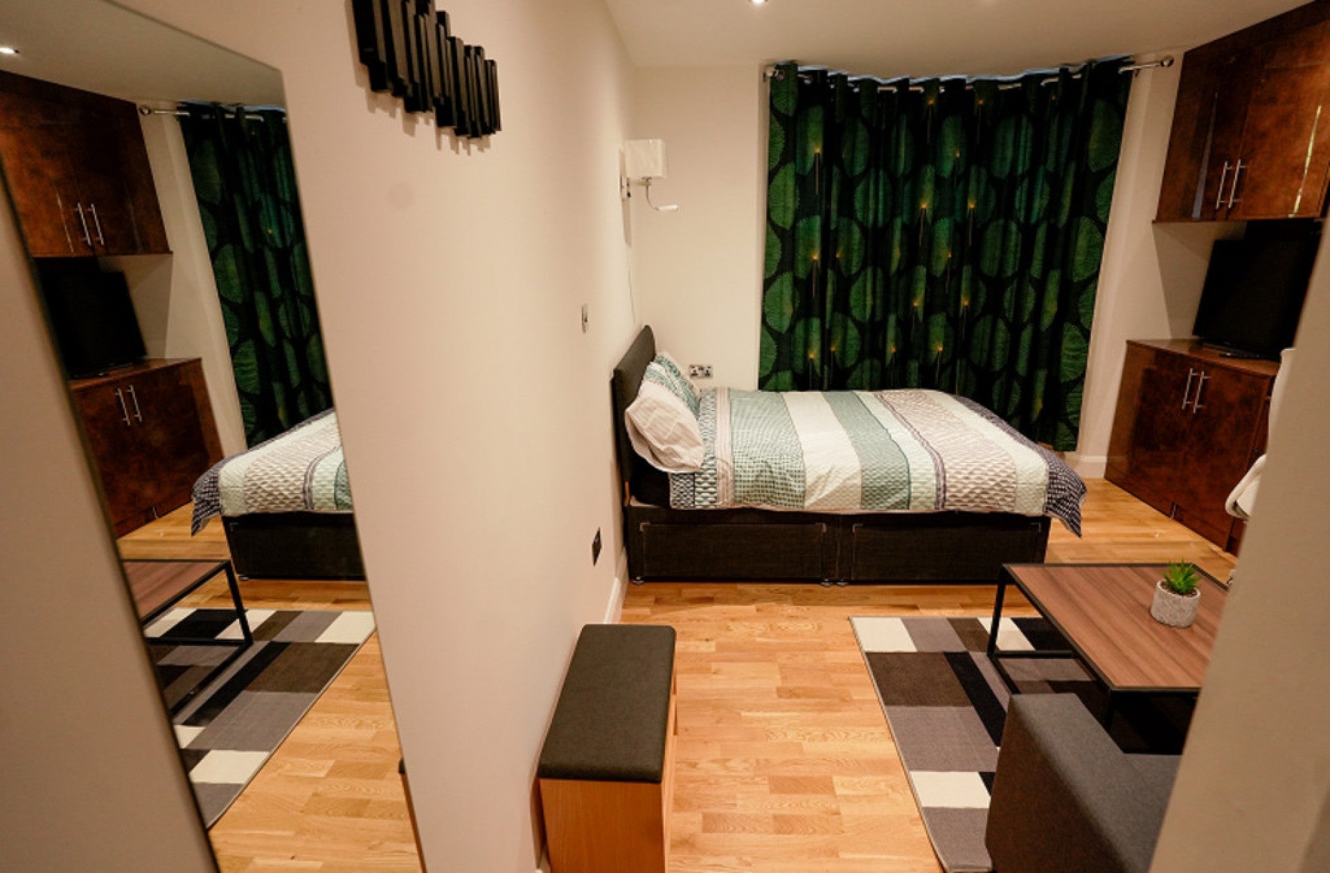 Room Bagshot Road in Borough of Runnymede