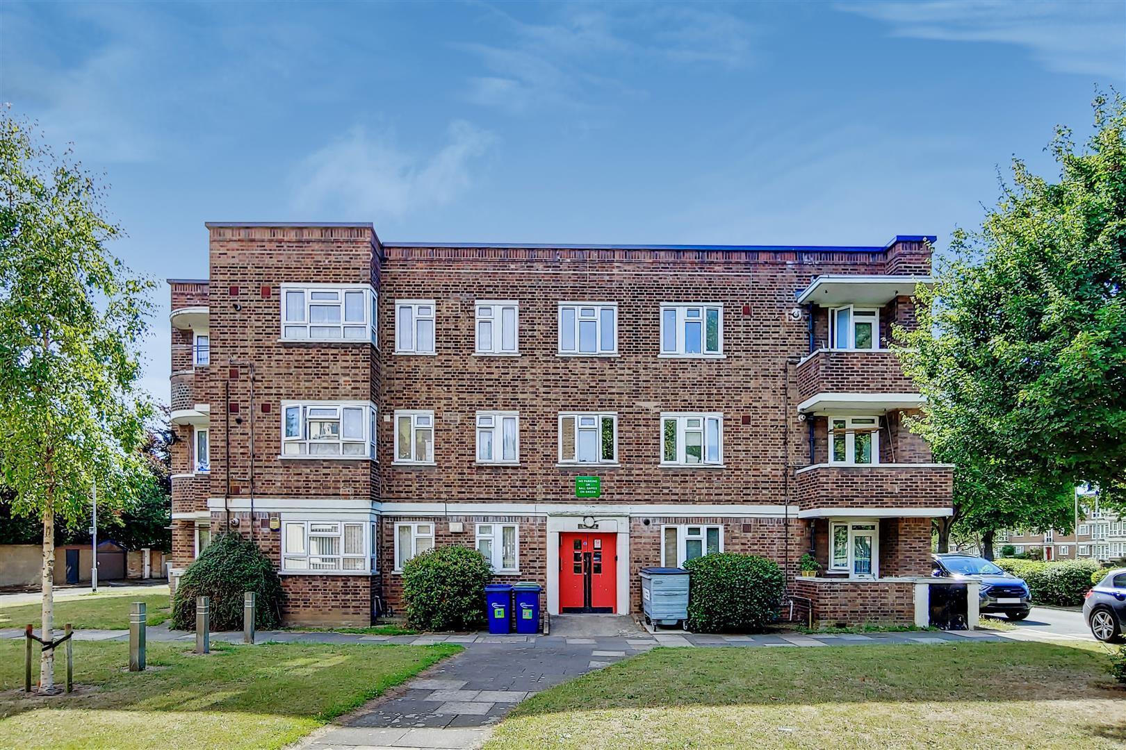 Flat Longbridge Road in Greater London