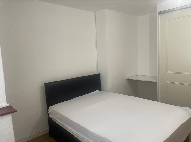 Room Farren Road in Coventry