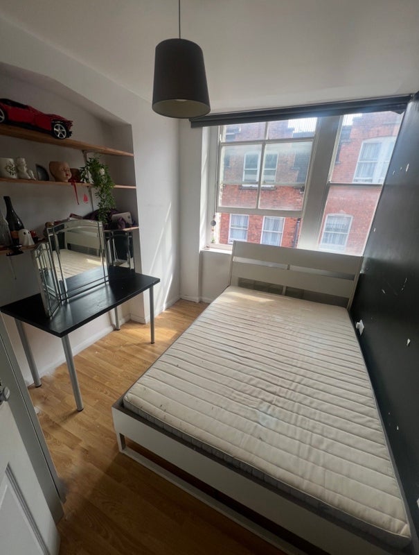Room Woodseer Street in Greater London