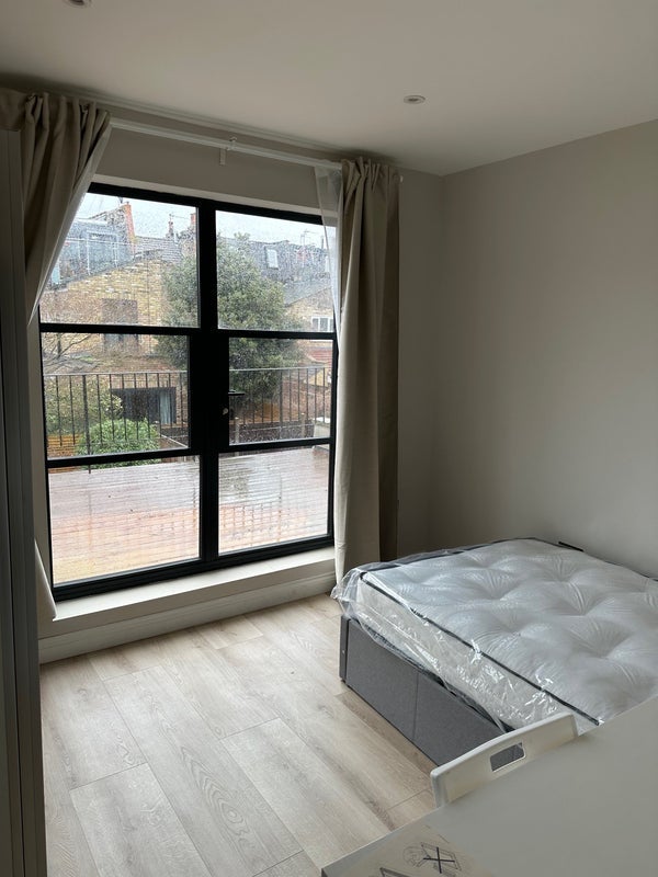 House De Morgan Road in Greater London