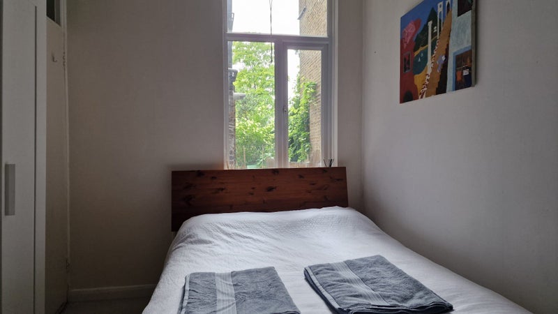 Room Fernwood Avenue in Greater London
