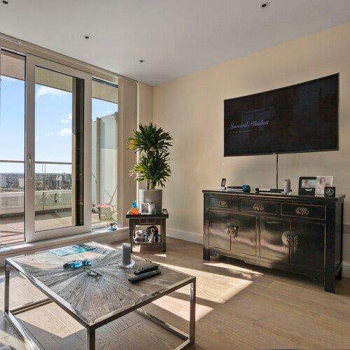 Flat Sopwith Way in Greater London