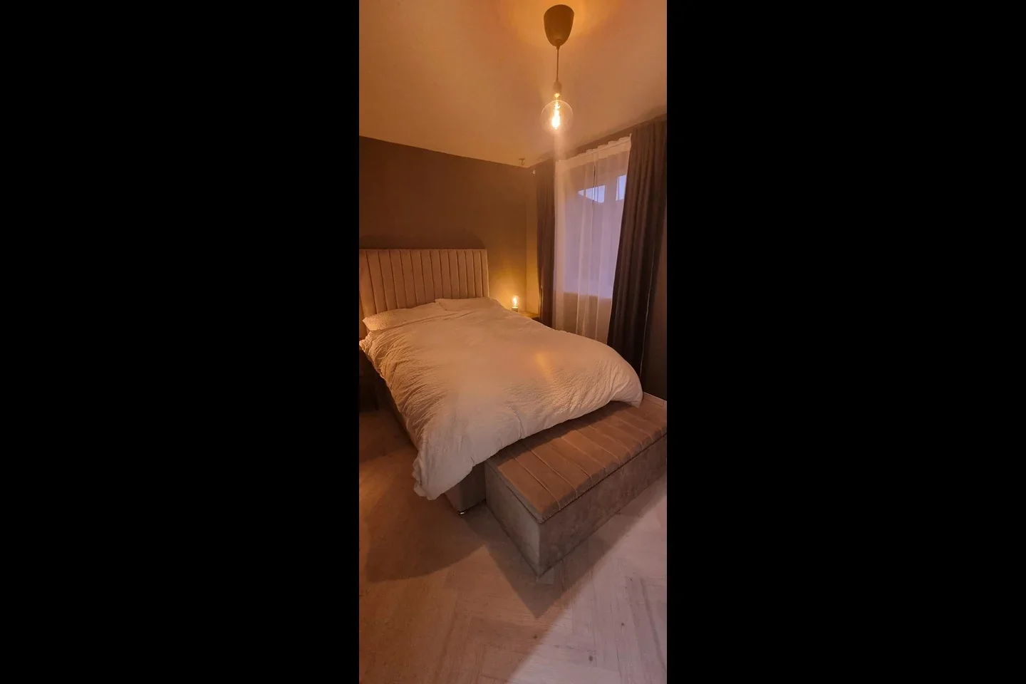 Flat Telegraph Place in Greater London