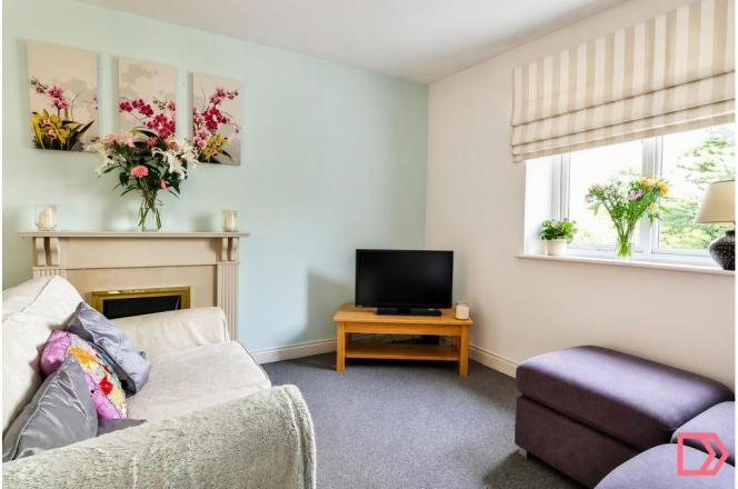 Flat Middlewood Drive in Sheffield
