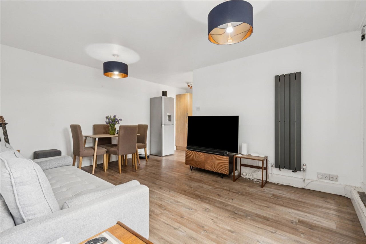 Flat Stockwell Park Road in Greater London