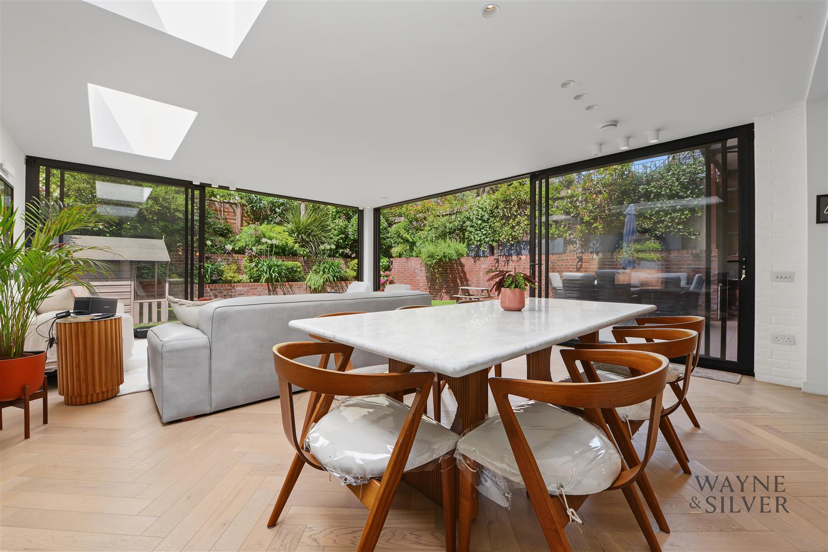 Flat Maresfield Gardens in Greater London