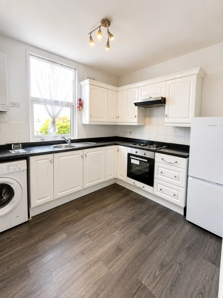 Flat Longley Road in Greater London