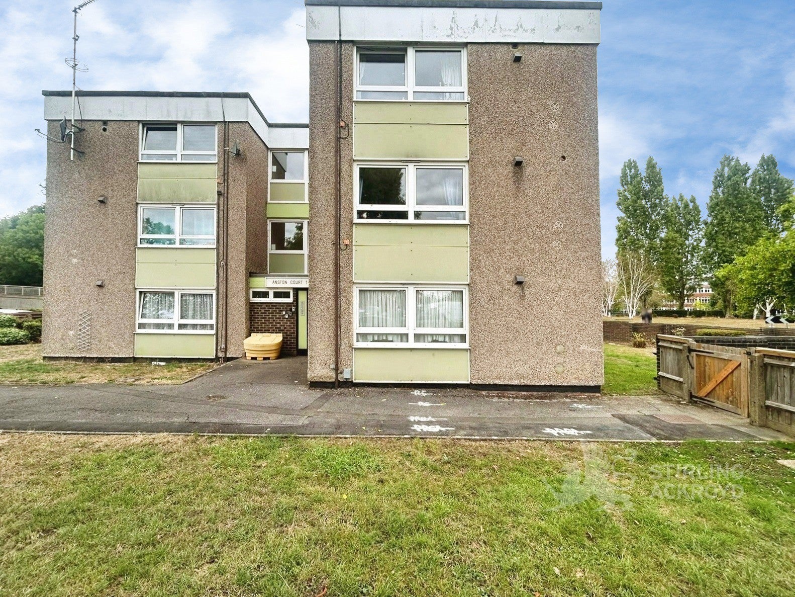 Flat Greville Close in Guildford