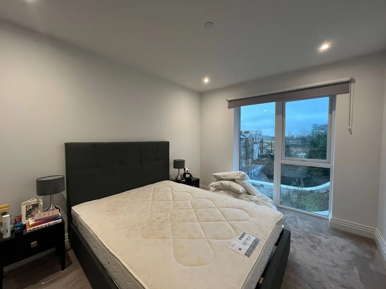 Flat Mattock Lane in Greater London