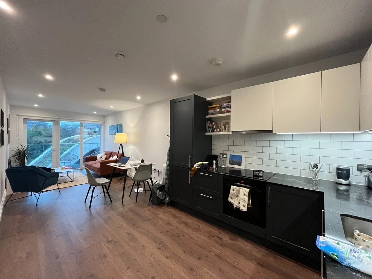 Flat Mattock Lane in Greater London