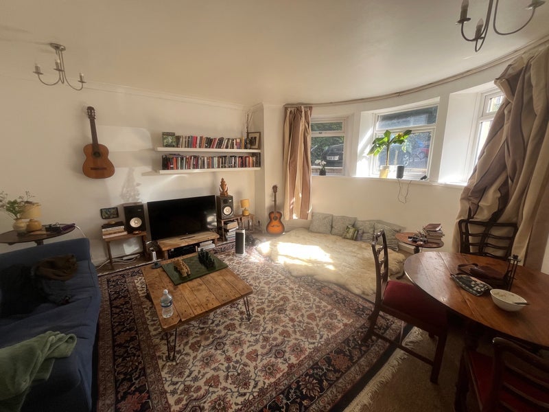 Room Woodland Road in Bristol