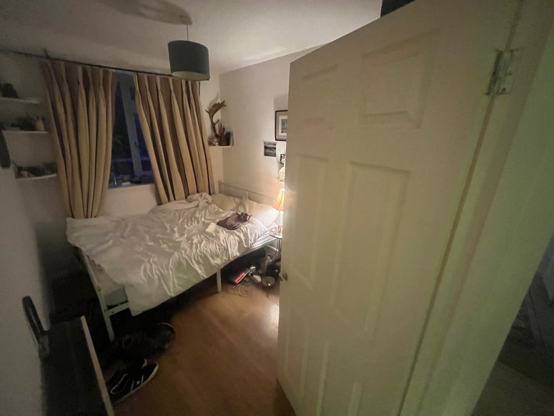 Room Woodland Road in Bristol