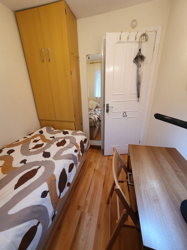 Room Dewberry Street in Greater London