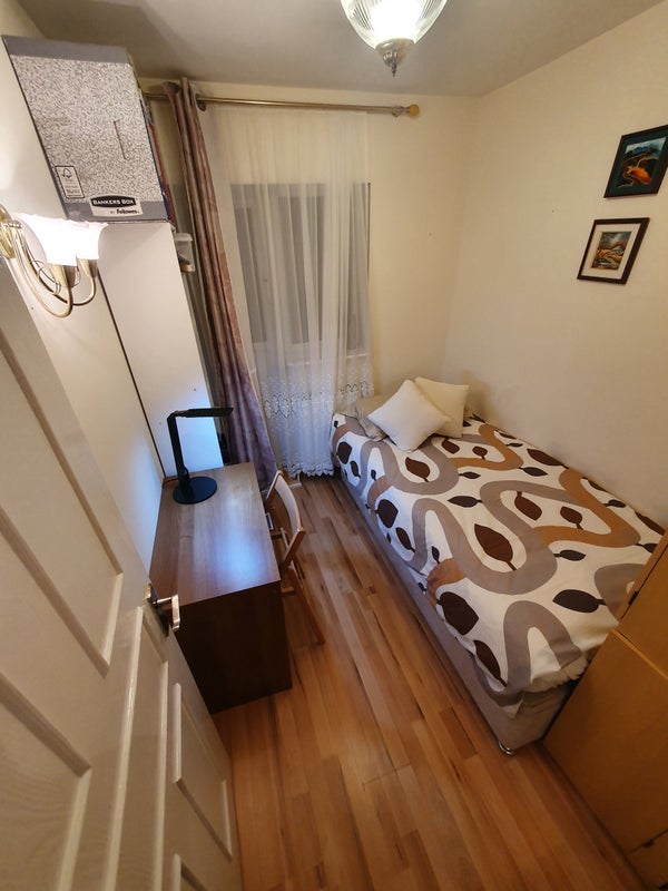 Room Dewberry Street in Greater London