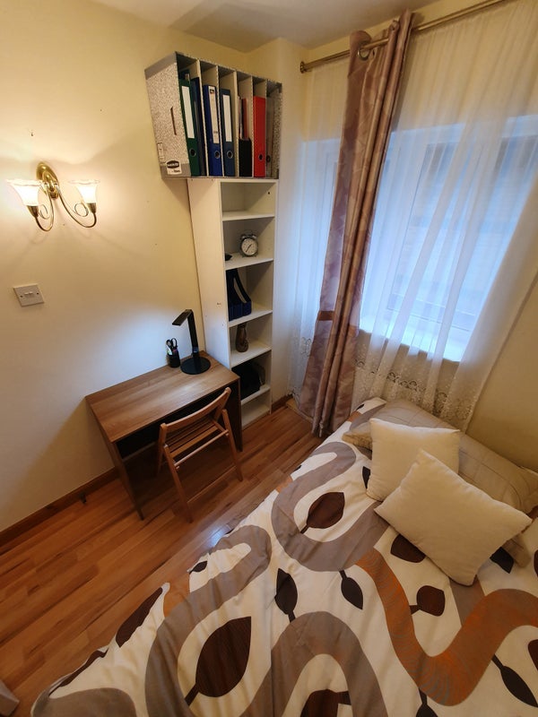 Room Dewberry Street in Greater London