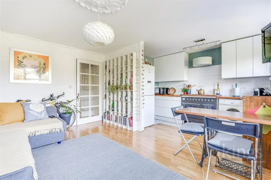Flat Hispano Mews in Greater London