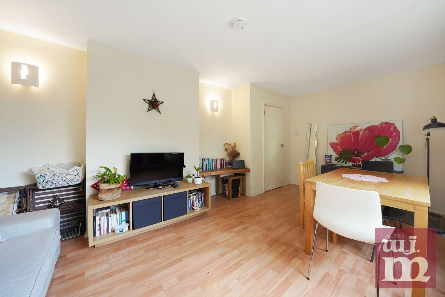 Room Mile End Road in Greater London