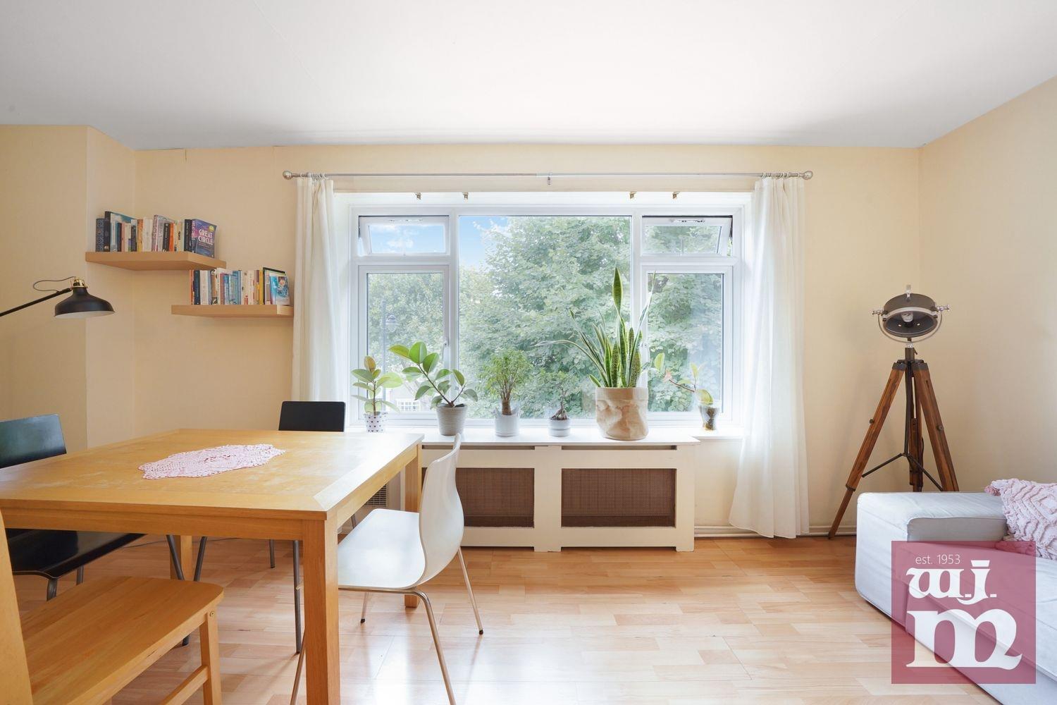 Room Mile End Road in Greater London