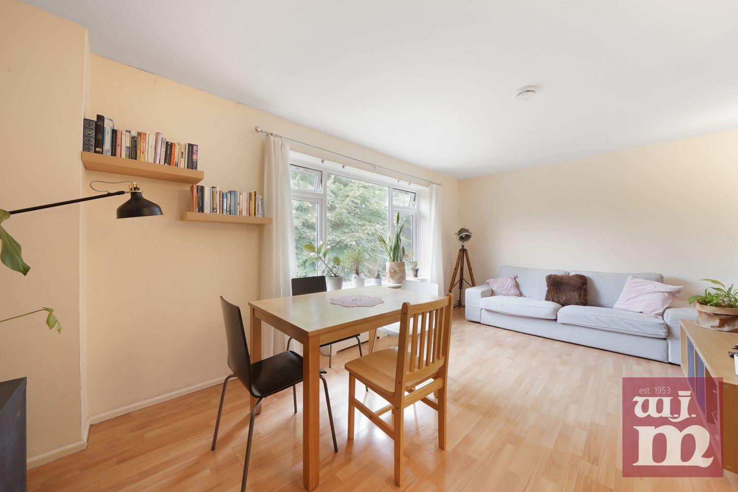 Room Mile End Road in Greater London