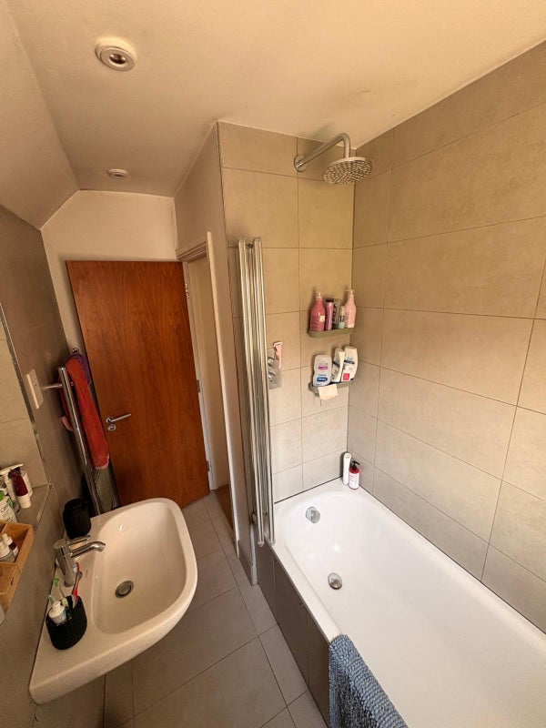 Room Sternhold Avenue in Greater London