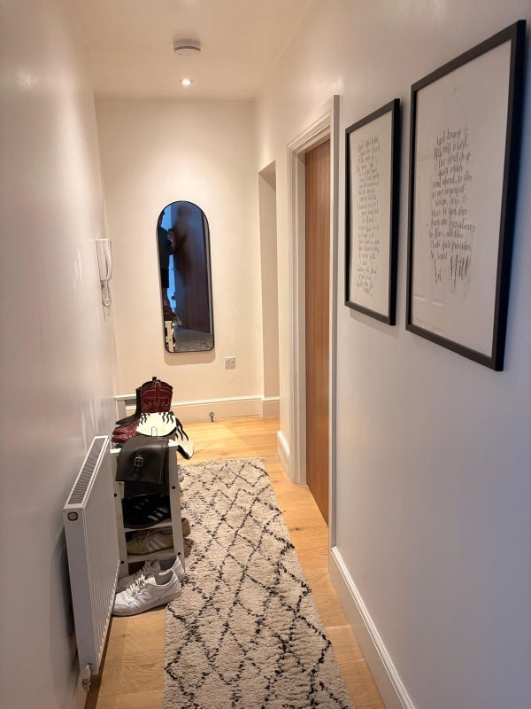Room Sternhold Avenue in Greater London