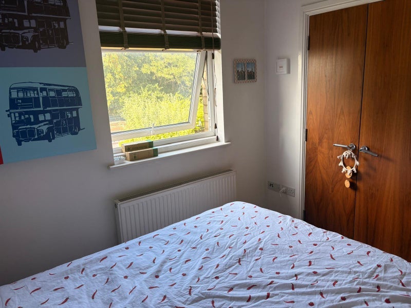 Room Sternhold Avenue in Greater London