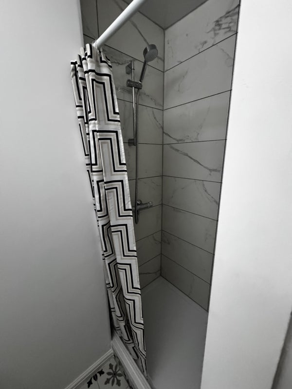 Room Merivale Road in Greater London