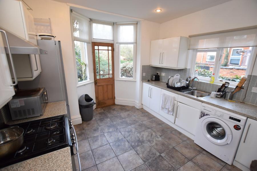 Room Colwyn Road in Northampton