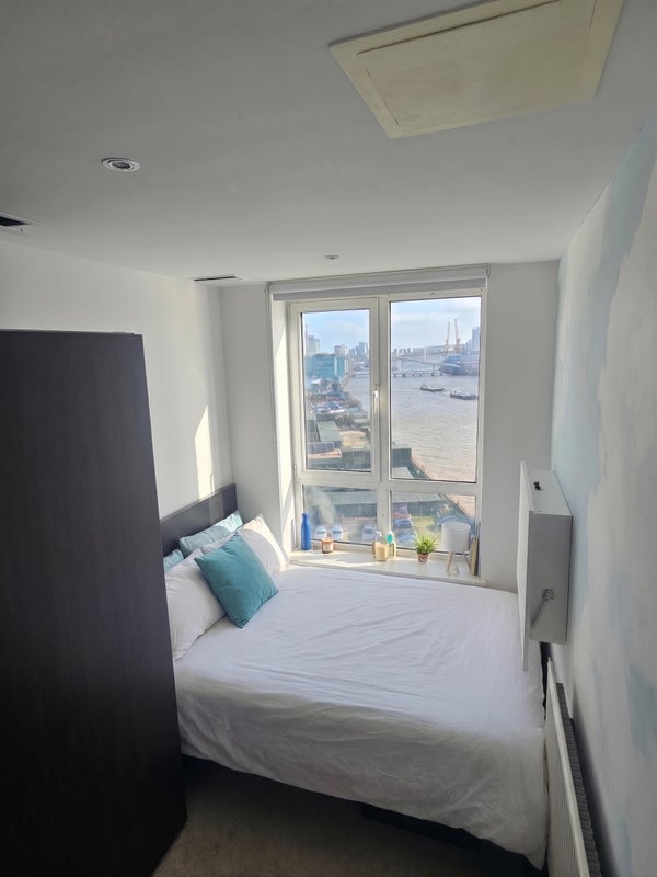 Room Wards Wharf Approach in Greater London