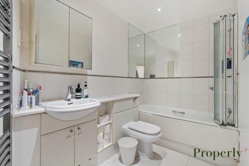 Room Wards Wharf Approach in Greater London
