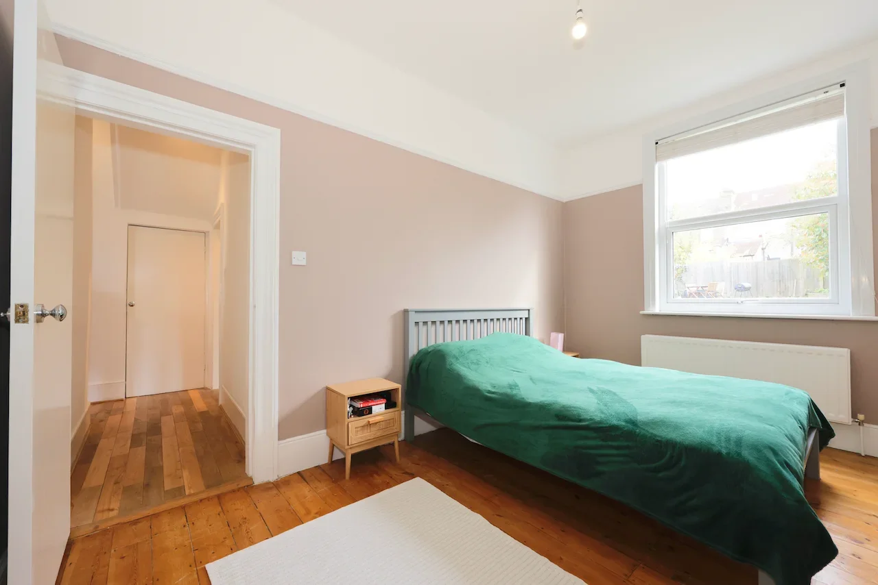 Flat Broadfield Road in Greater London